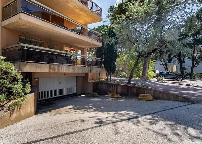 Apartment Les Regates-6 By Interhome Hyeres